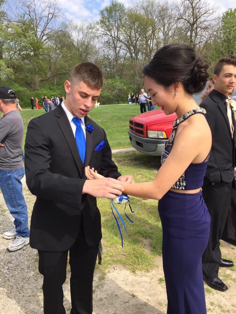 プロムとは（アメリカ高校留学 女子編） アメリカ・留学の教科書｜ Intrax / Ayusa